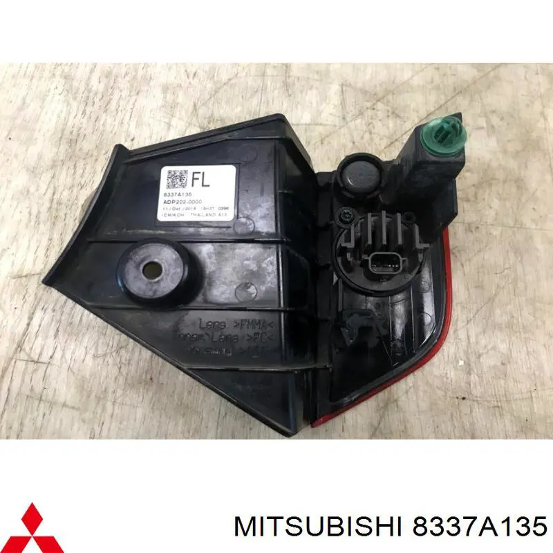 8337A135 Mitsubishi Левый катафот бампера