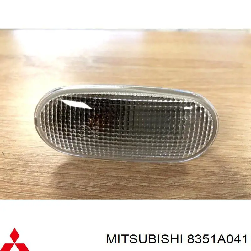 Повторитель поворота на крыле 8351A041 Mitsubishi