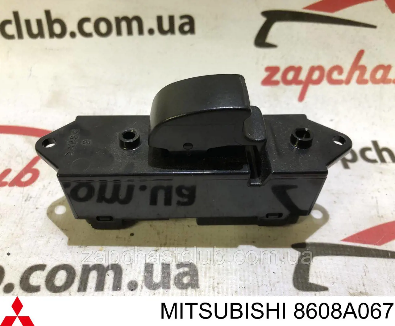 Кнопочный блок управления стеклоподъемником задний левый Mitsubishi 8608A067 цена, от 3.80 USD