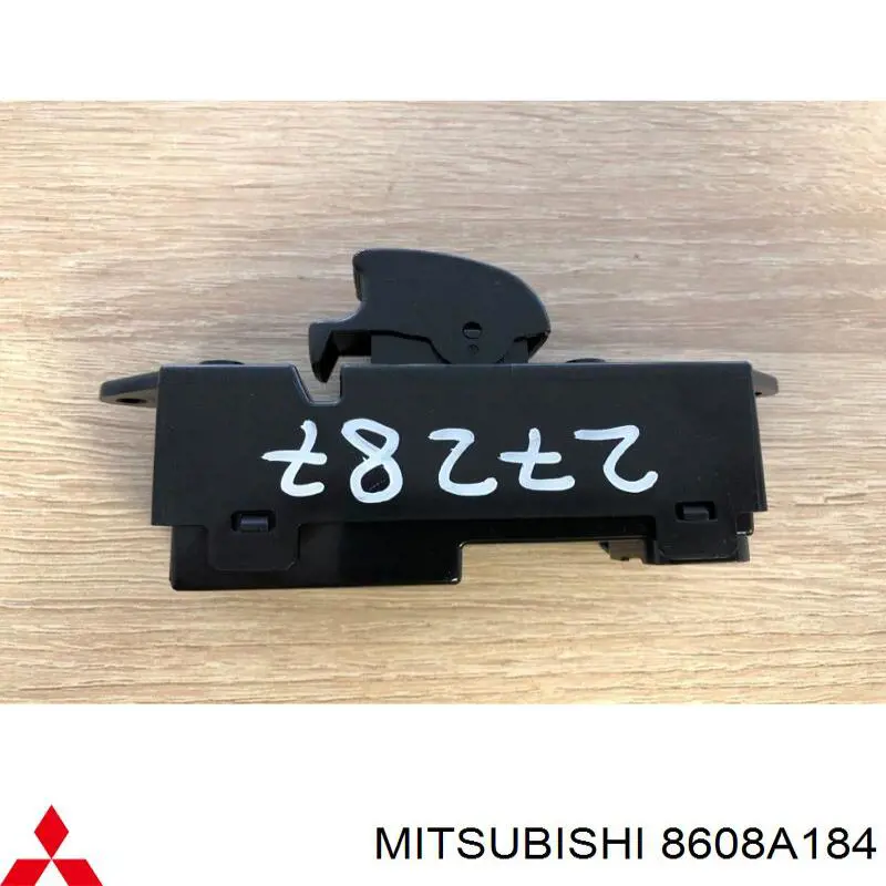 8608A184 Mitsubishi botão traseiro esquerdo de ativação de motor de acionamento de vidro