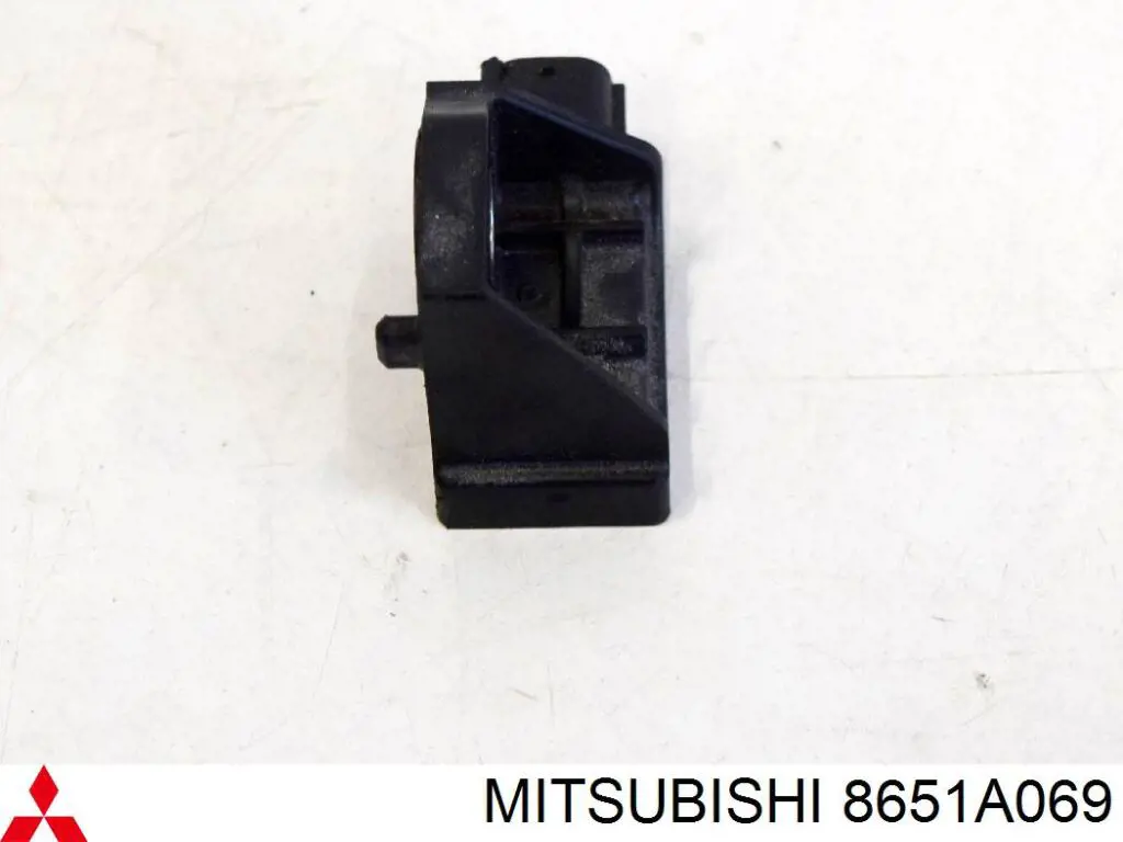 8651A069 Mitsubishi Датчик Эйрбэг передний