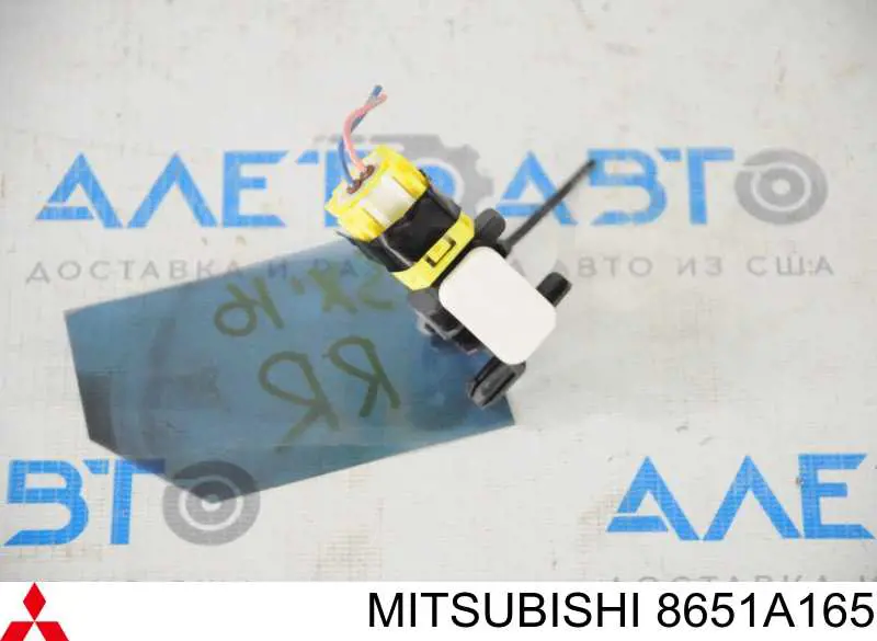 8651A165 Mitsubishi датчик airbag передний