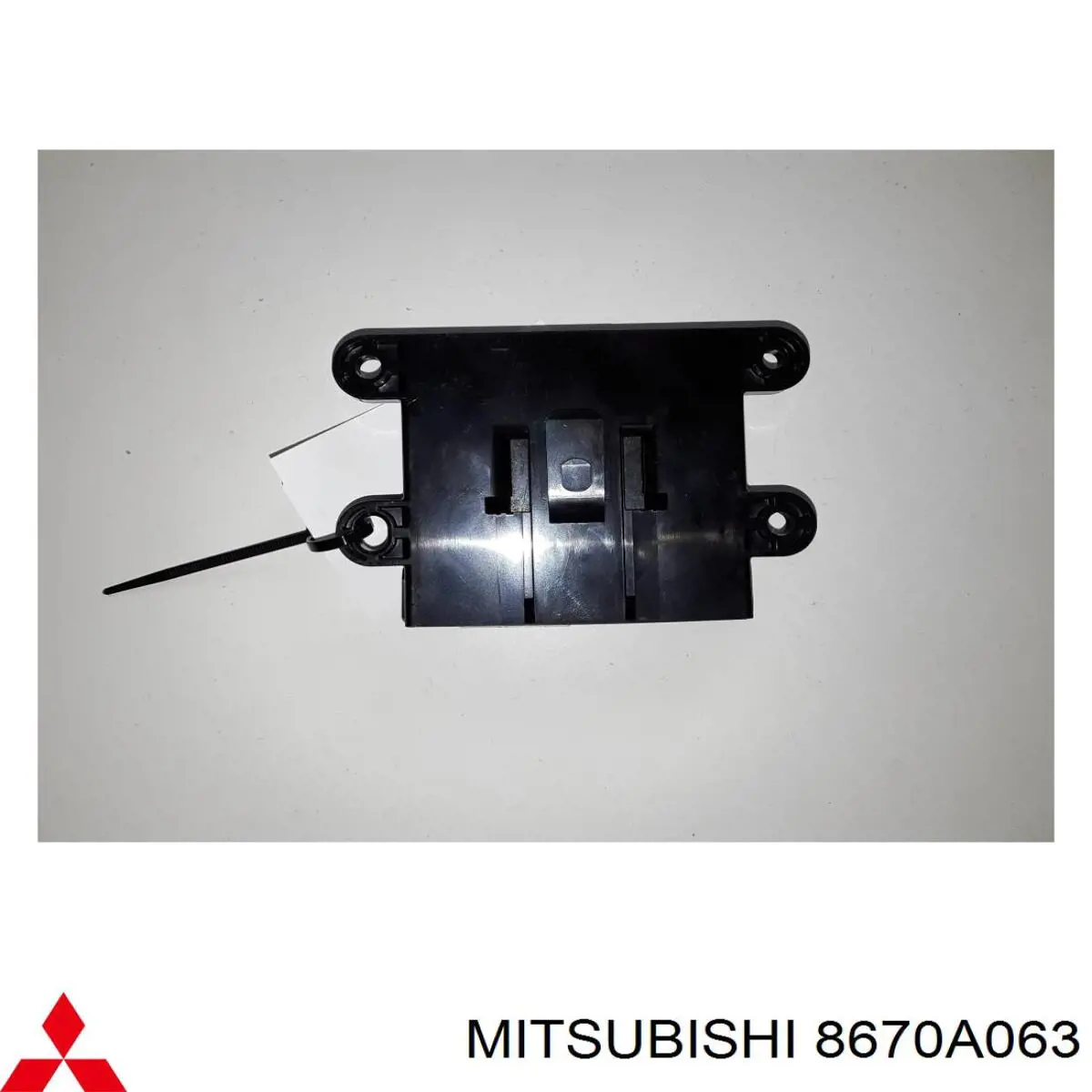  8670A063 Mitsubishi