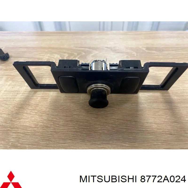 Розетка зажигалки Mitsubishi 8772A024 цена, от 12.70 USD