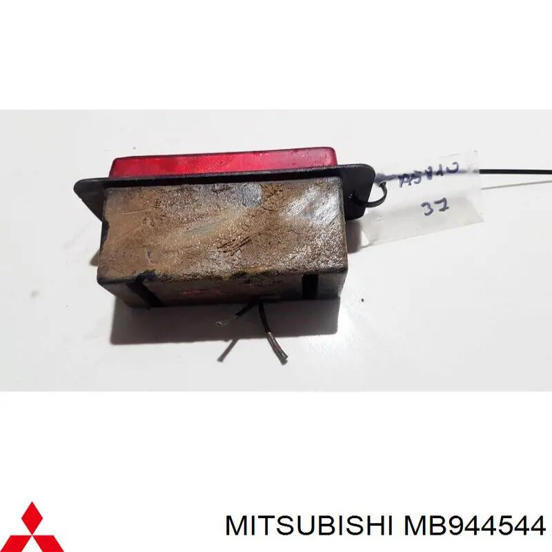 Фара задняя правая внешняя Mitsubishi MB944544 цена, от 27.87 USD