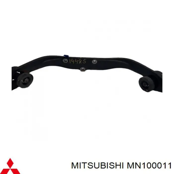MN100011 Mitsubishi кронштейн (траверса заднего редуктора задняя)