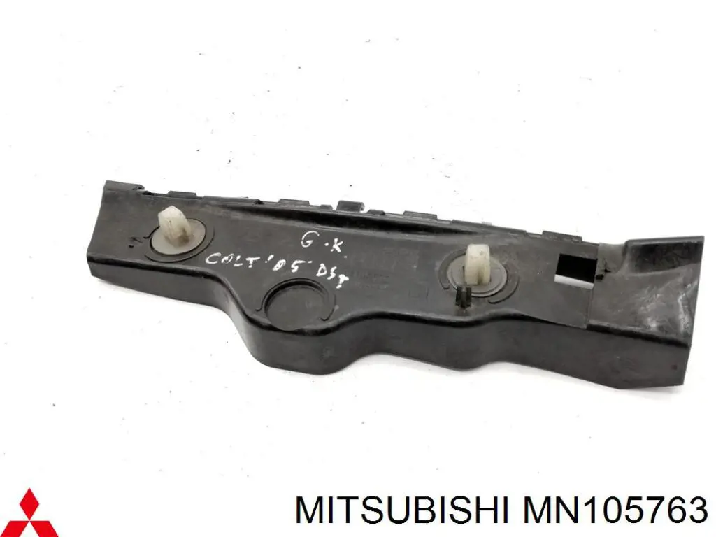 MN105763 Mitsubishi consola esquerda do pára-choque traseiro