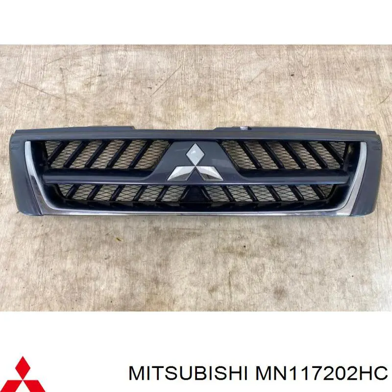 Решетка радиатора на Mitsubishi Pajero 3 (Митсубиси Паджеро)