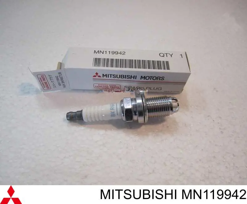 MN119942 Mitsubishi свечи