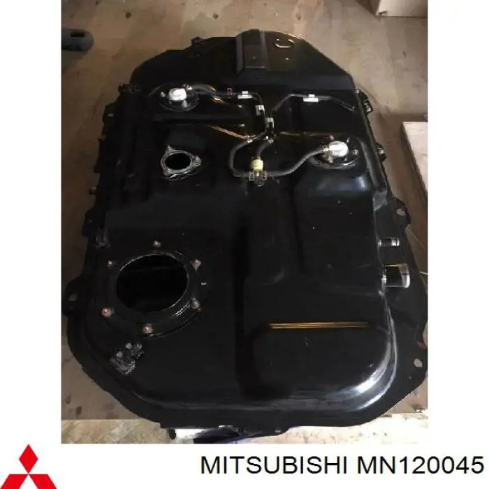 MN120045 Mitsubishi бак топливный