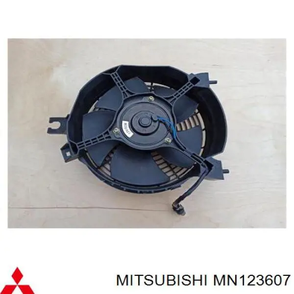 Диффузор радиатора кондиционера, в сборе с крыльчаткой и мотором на Mitsubishi Pajero SPORT 