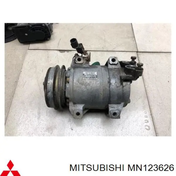 Компрессор кондиционера Mitsubishi MN123626