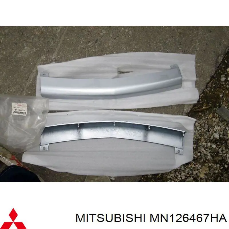 Накладка бампера переднего на Mitsubishi Lancer IX 