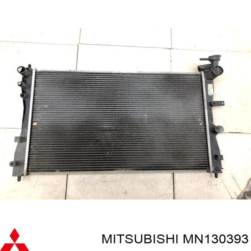 Radiador refrigeración del motor MN130393 Mitsubishi