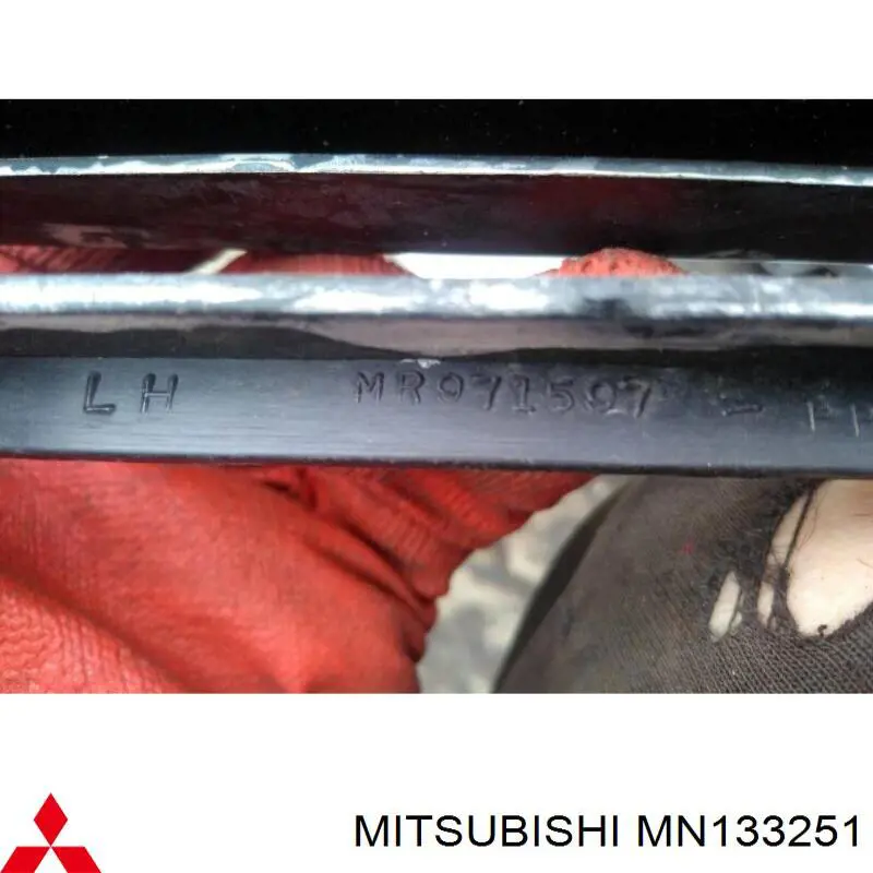 Купить MN133251 Mitsubishi Решетка бампера переднего левая