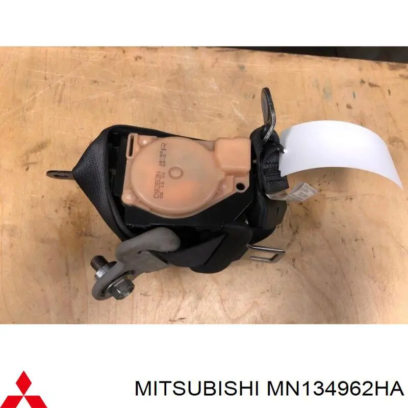 Ремень безопасности передний правый Mitsubishi MN134962HA цена, от 16.93 USD