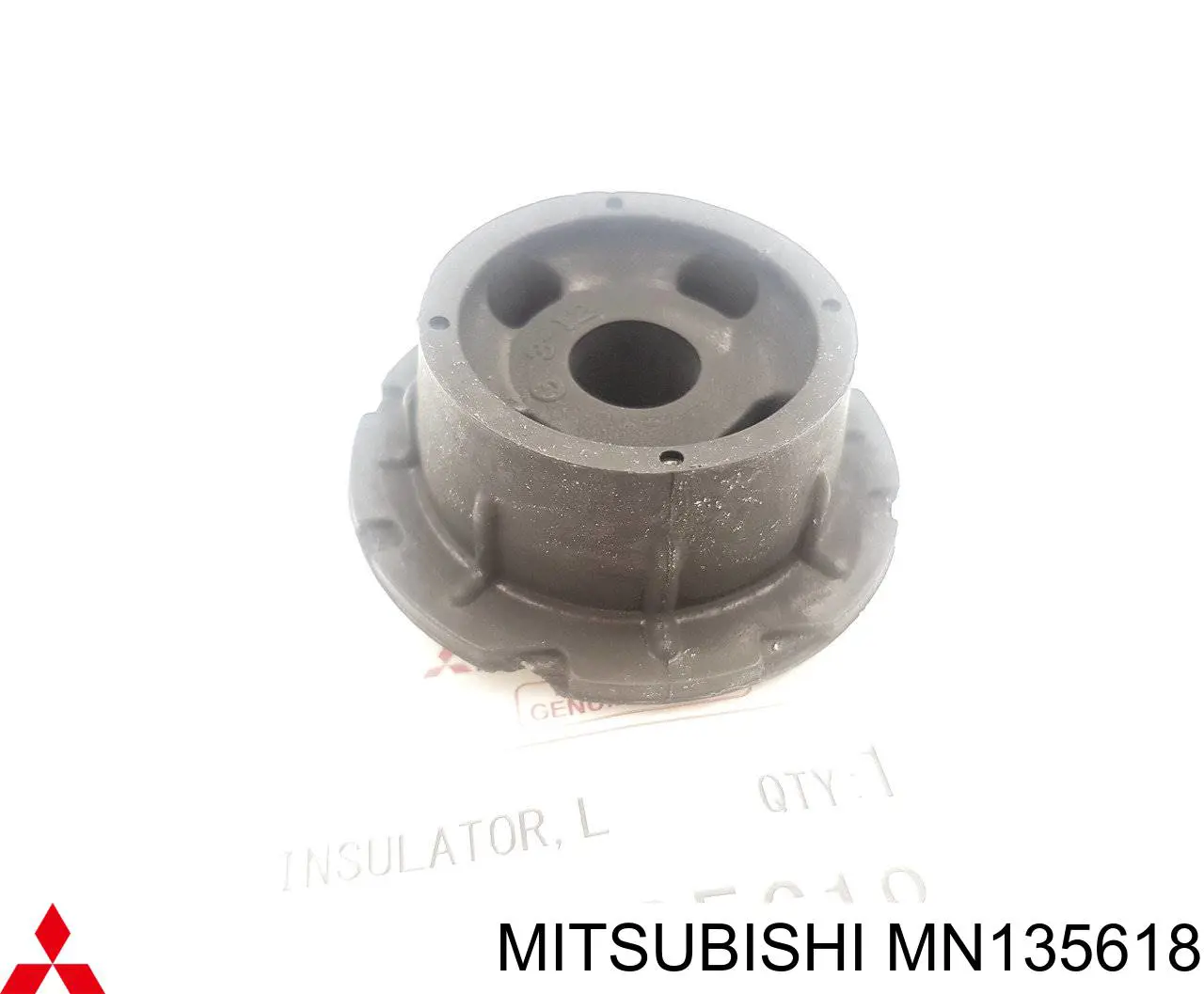 MN135618 Mitsubishi кронштейн (подушка крепления радиатора нижний)