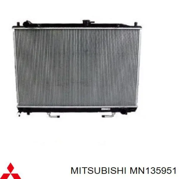 Radiador refrigeración del motor MN135951 Mitsubishi