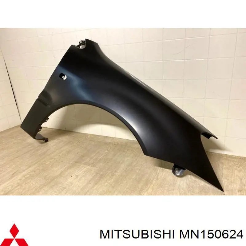 MN150624 Mitsubishi pára-lama dianteiro direito