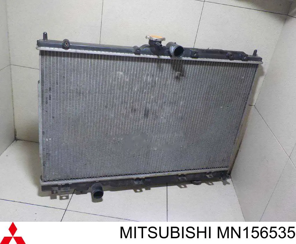 MN156535 Mitsubishi Радиатор охлаждения двигателя