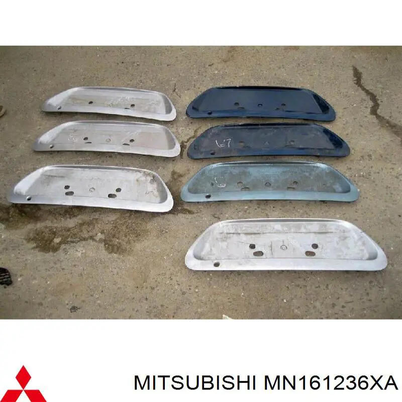 MN161236XA Mitsubishi Накладка крышки багажника