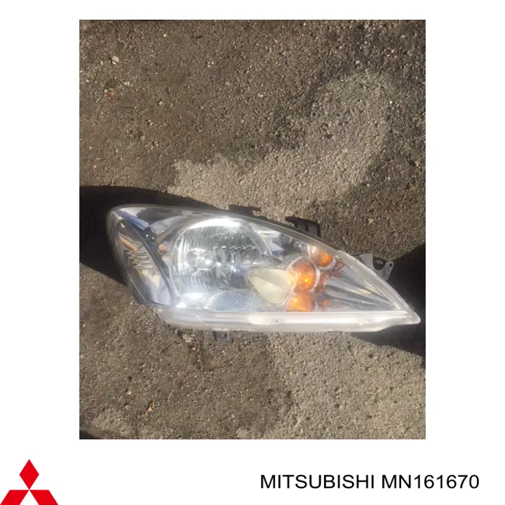 MN161670 Mitsubishi фара правая