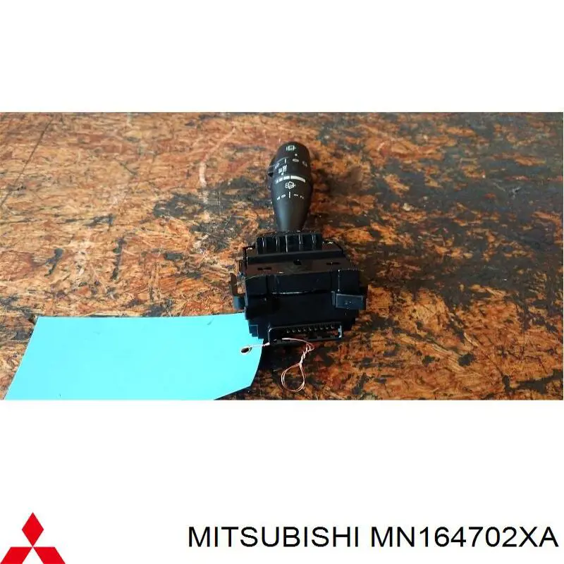 MN164702XA Mitsubishi Переключатель подрулевой, правый