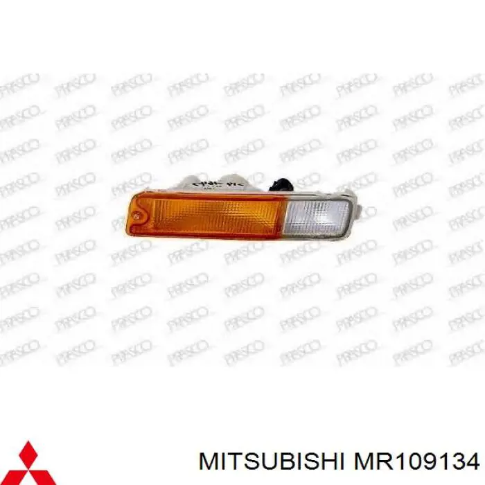 Габарит (указатель поворота) в бампере, правый MR109134 Mitsubishi