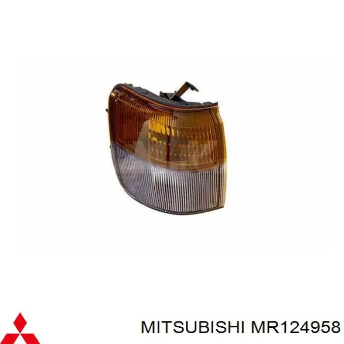 Габарит (указатель поворота) правый MB831082 Mitsubishi