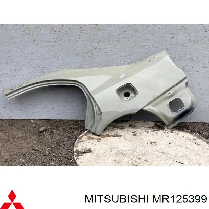 MR125399 Mitsubishi крыло заднее левое