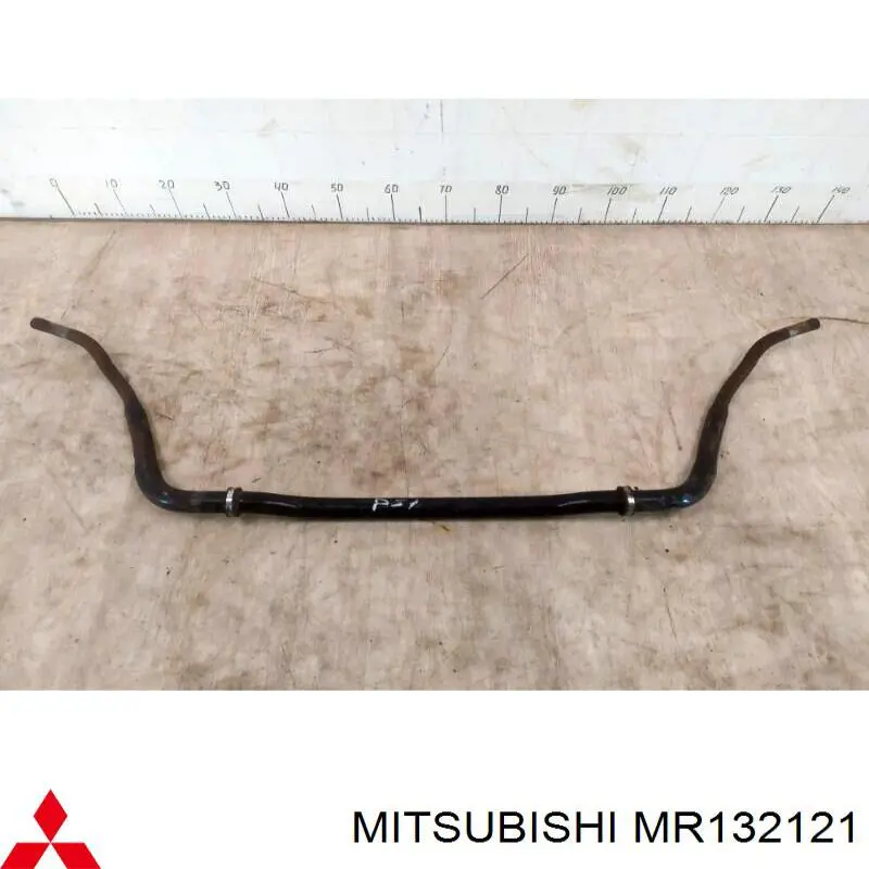 MR132121 Mitsubishi хомут крепления втулки стабилизатора переднего