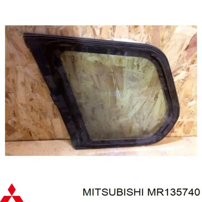 Vidro de carroçaria (da seção de bagagem) direito para Mitsubishi Space Star (DG0)