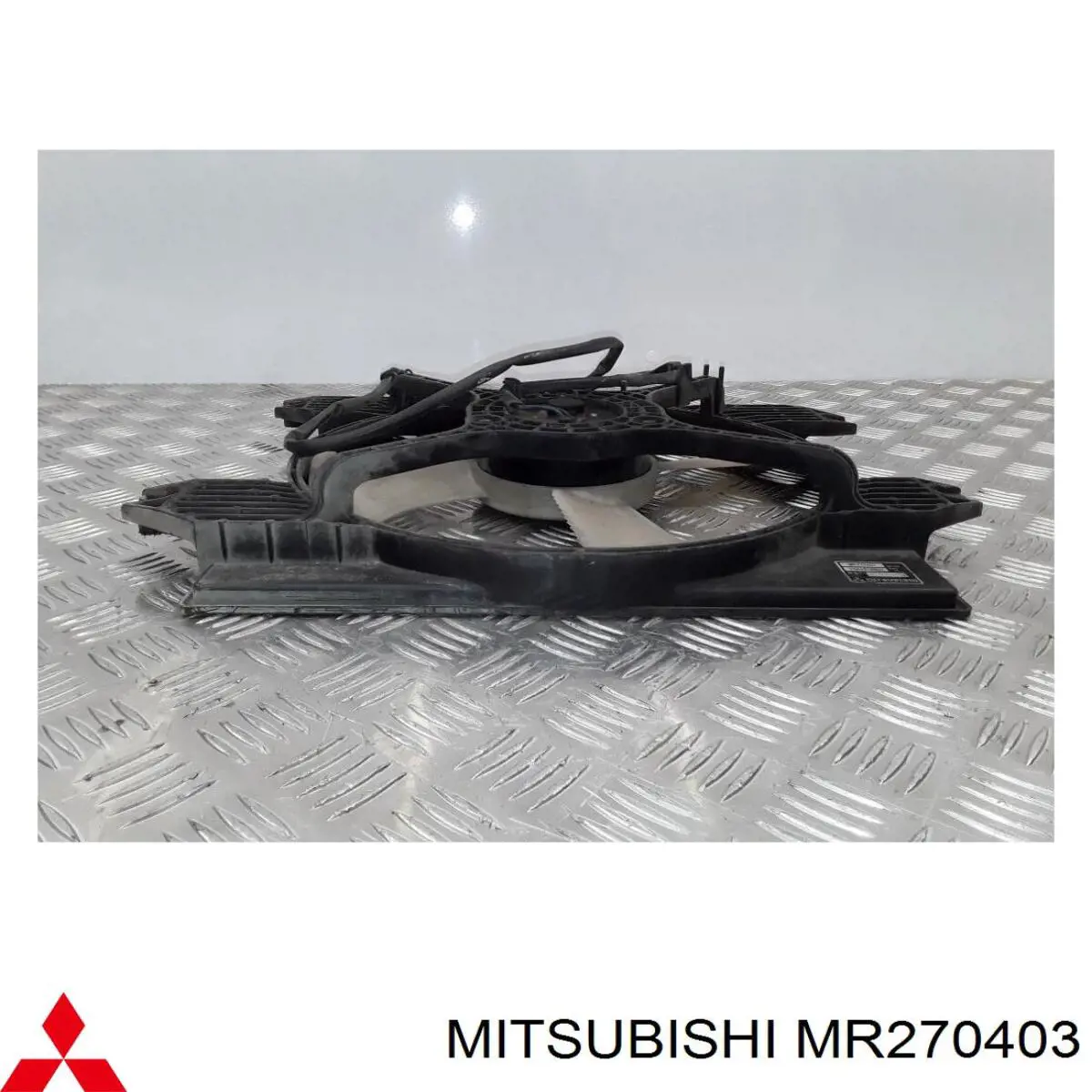MR270403 Mitsubishi диффузор радиатора кондиционера, в сборе с крыльчаткой и мотором