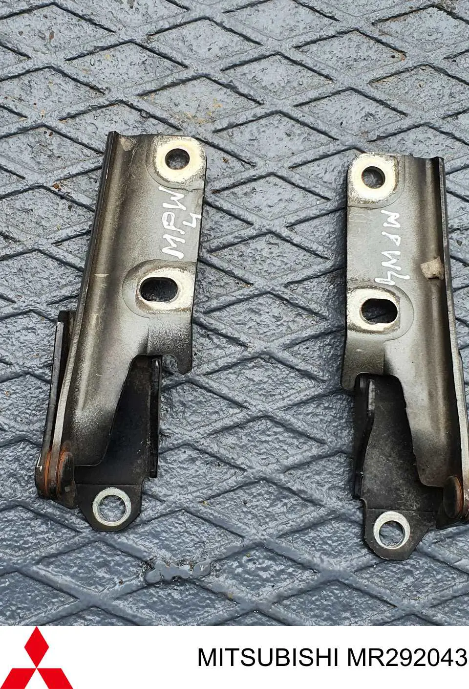 Петля капота левая MR292043 Mitsubishi
