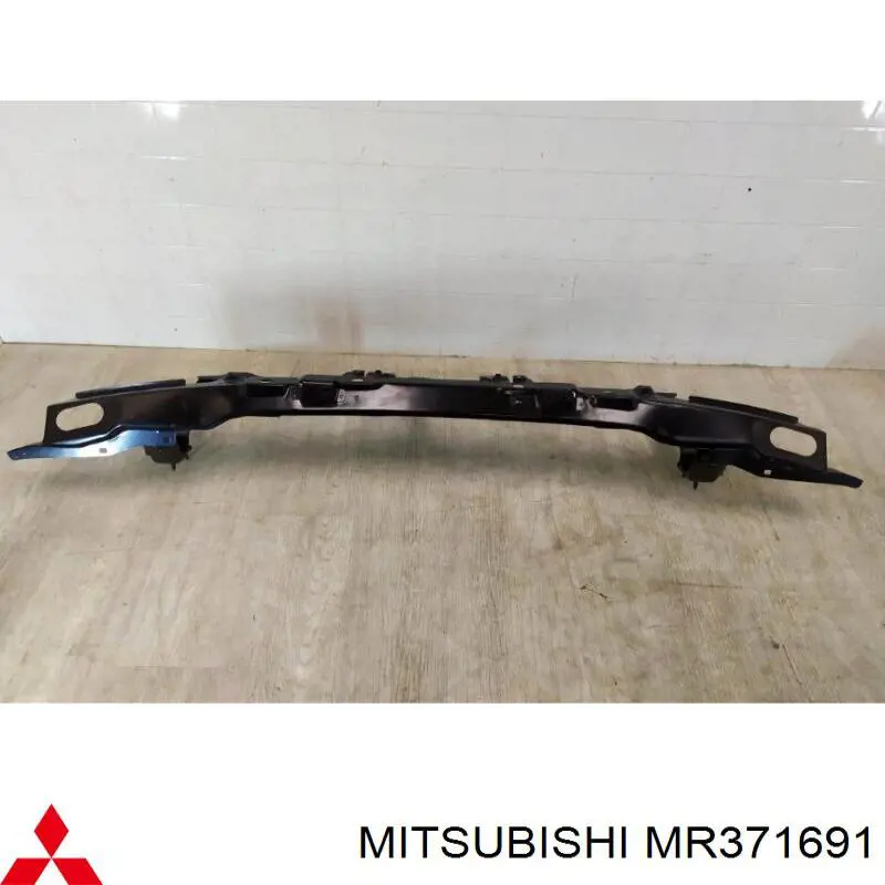 Усилитель переднего бампера MR371691 Mitsubishi