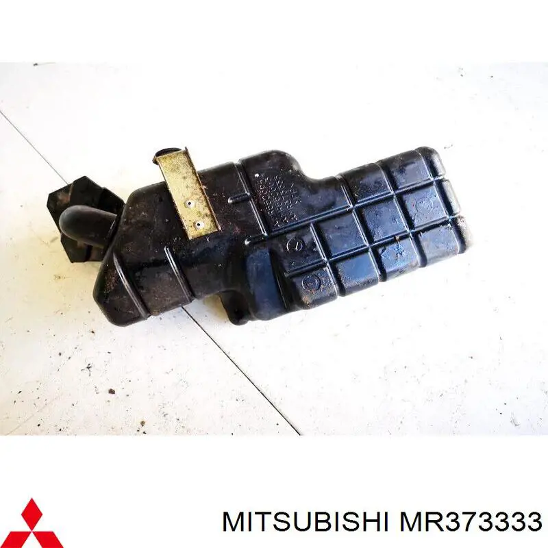 MR373333 Mitsubishi Резонатор воздушного фильтра