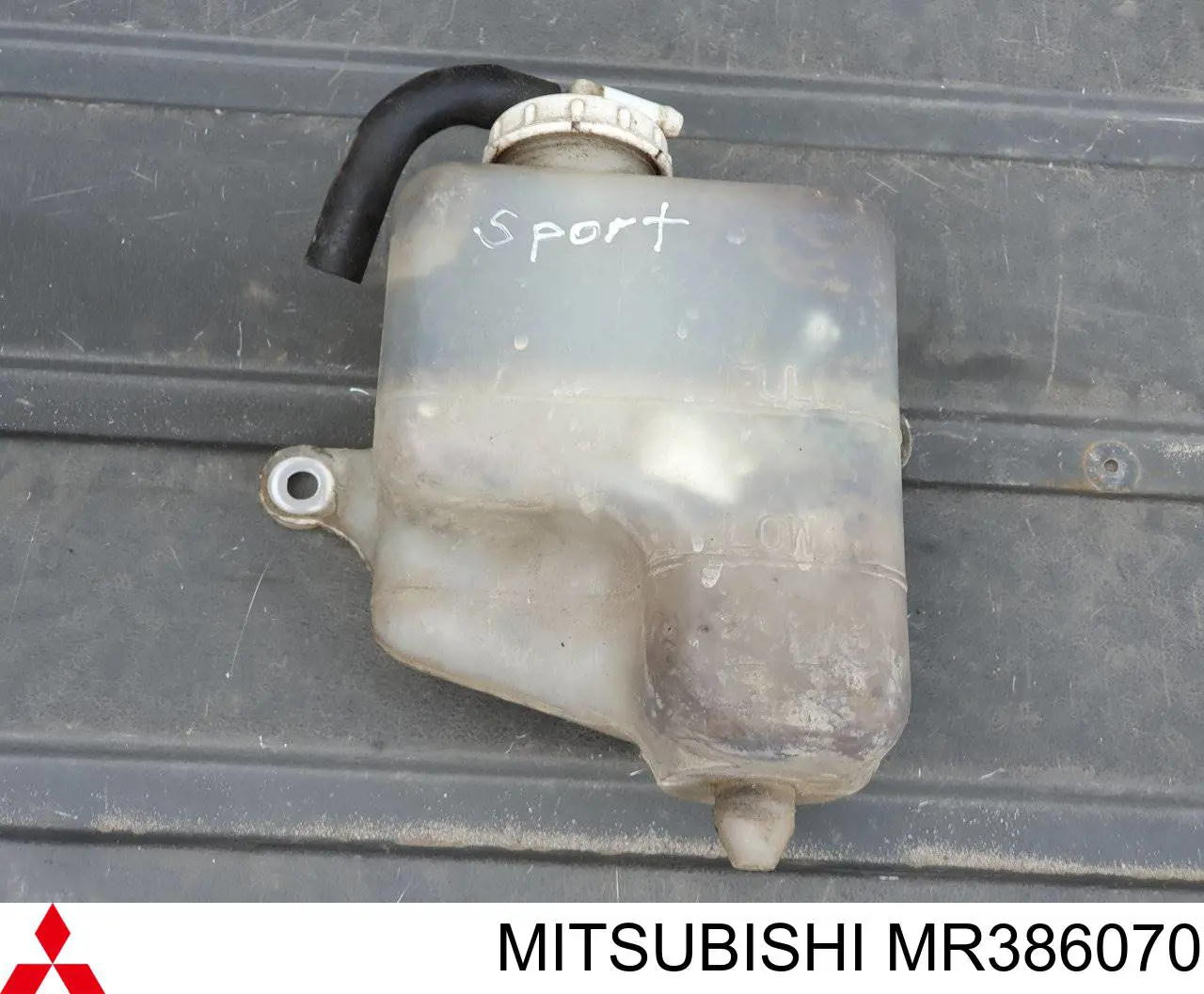 Бачок системы охлаждения расширительный на Mitsubishi Pajero SPORT 