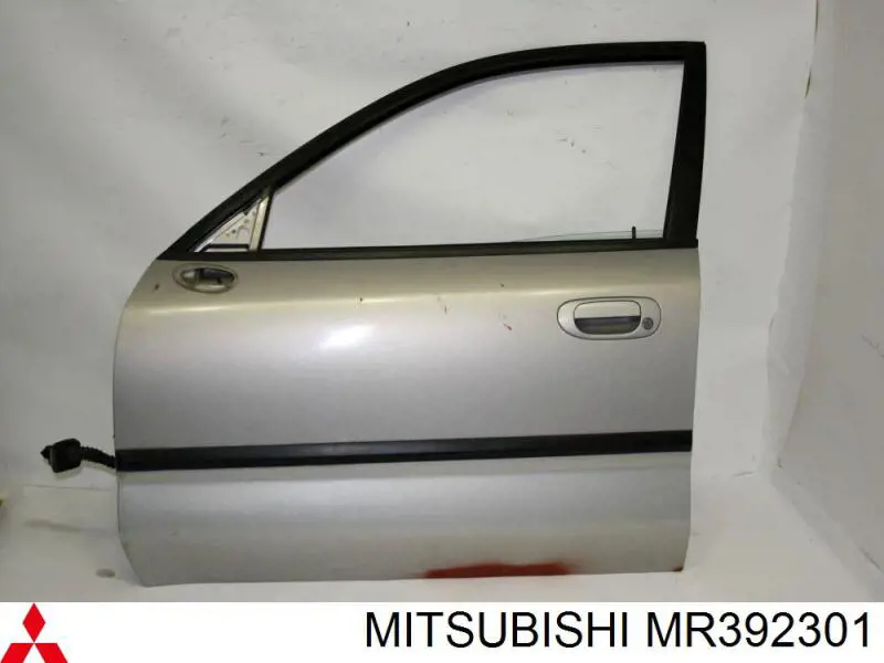 MR508445 Mitsubishi porta dianteira esquerda