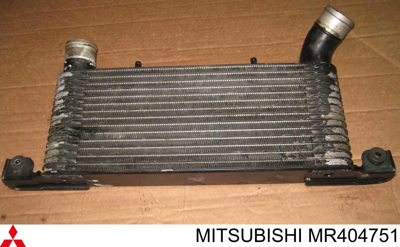 MR404751 Mitsubishi radiador de intercooler