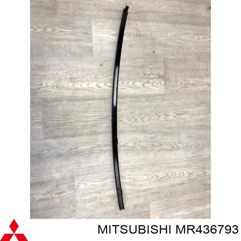 MR436793 Mitsubishi guia de vidro de quadro da porta traseira esquerda