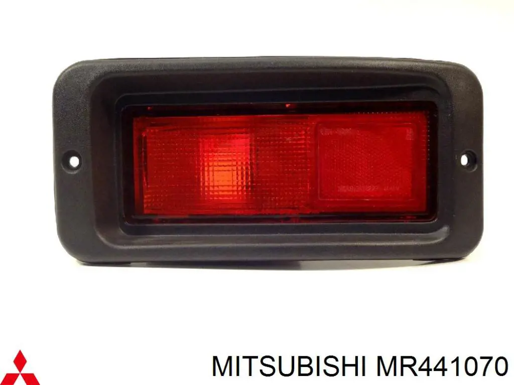 Фонарь заднего бампера правый Mitsubishi MR441070