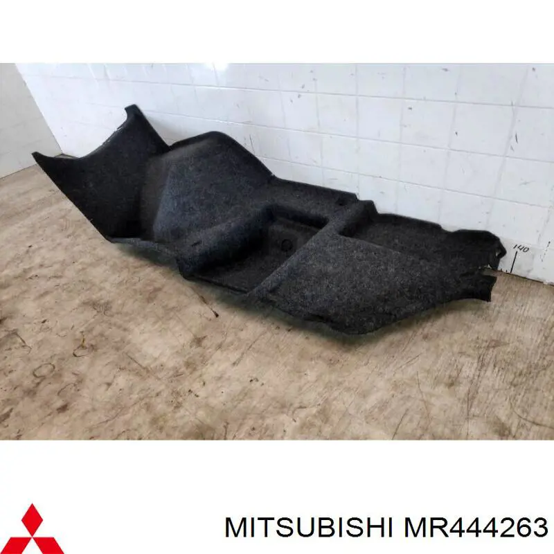 Обшивка (облицовка) крышки багажника (двери 3/5-й задней) на Mitsubishi Lancer IX 