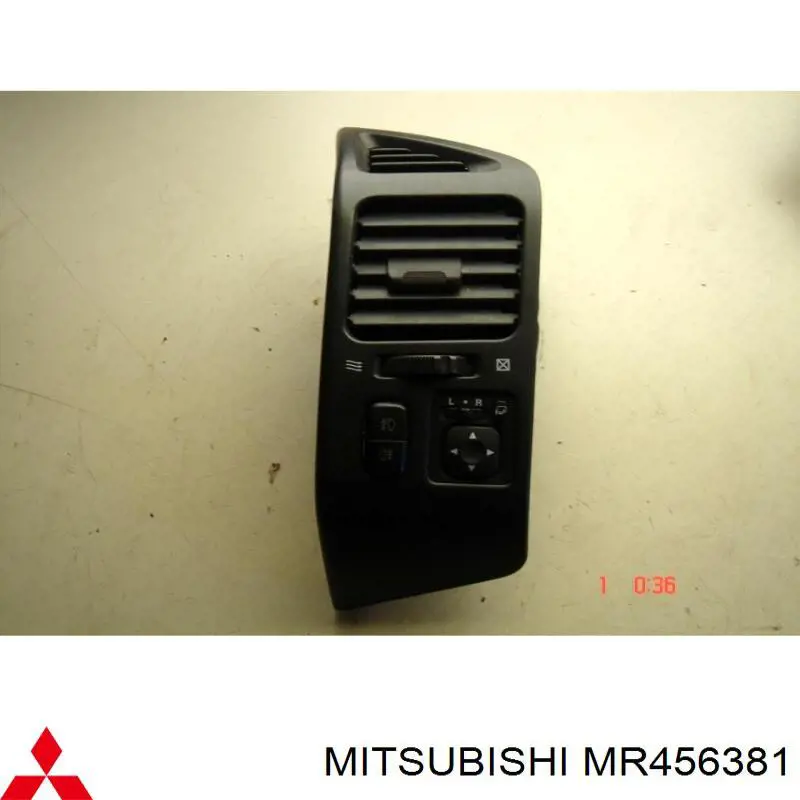 MR456381 Mitsubishi Решетка воздуховода левая