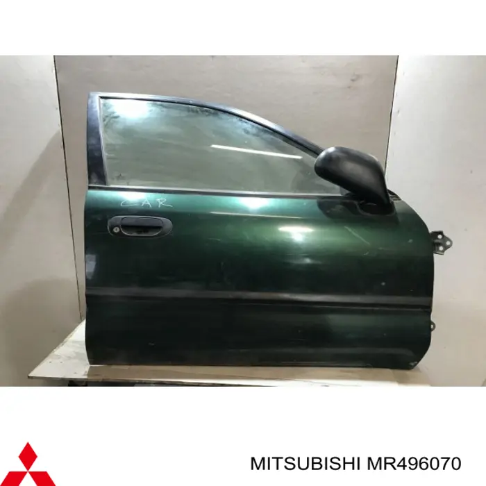 MR496070 Mitsubishi дверь передняя правая