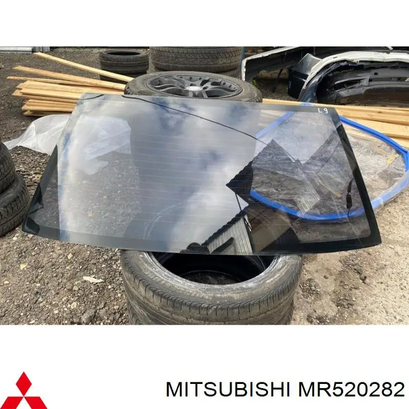 MR520282 Mitsubishi стекло заднее