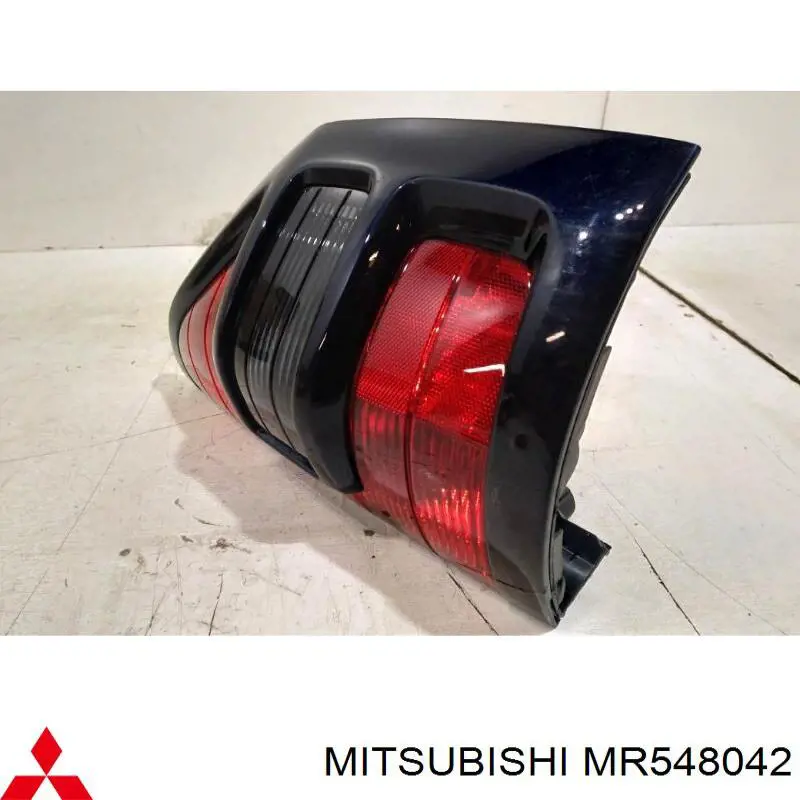 Купить MR548042 Mitsubishi Задняя правая фара
