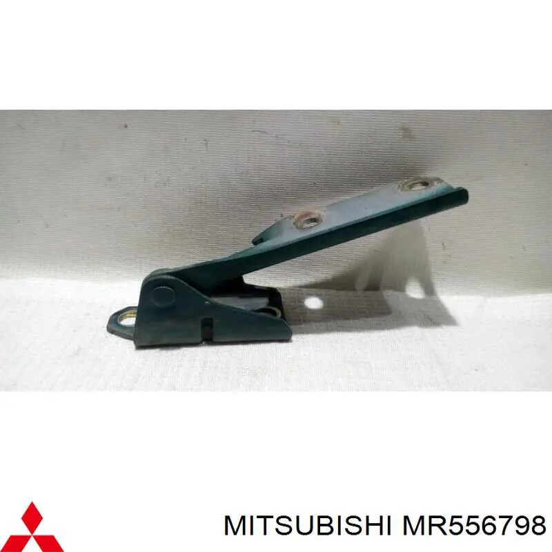 Gozno da capota direito para Mitsubishi Pajero 