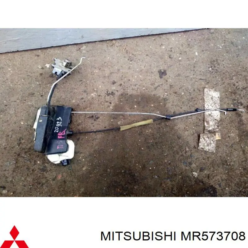 Внутренний дверной замок на Mitsubishi Pajero III 