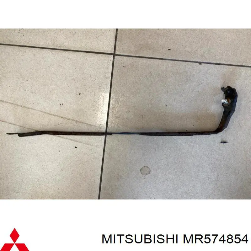 MR574854 Mitsubishi кронштейн бампера заднего правый