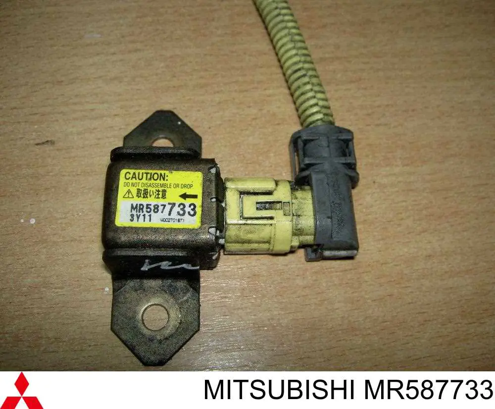 Датчик Эйрбэг передний Mitsubishi MR587733 цена, от 3.72 USD